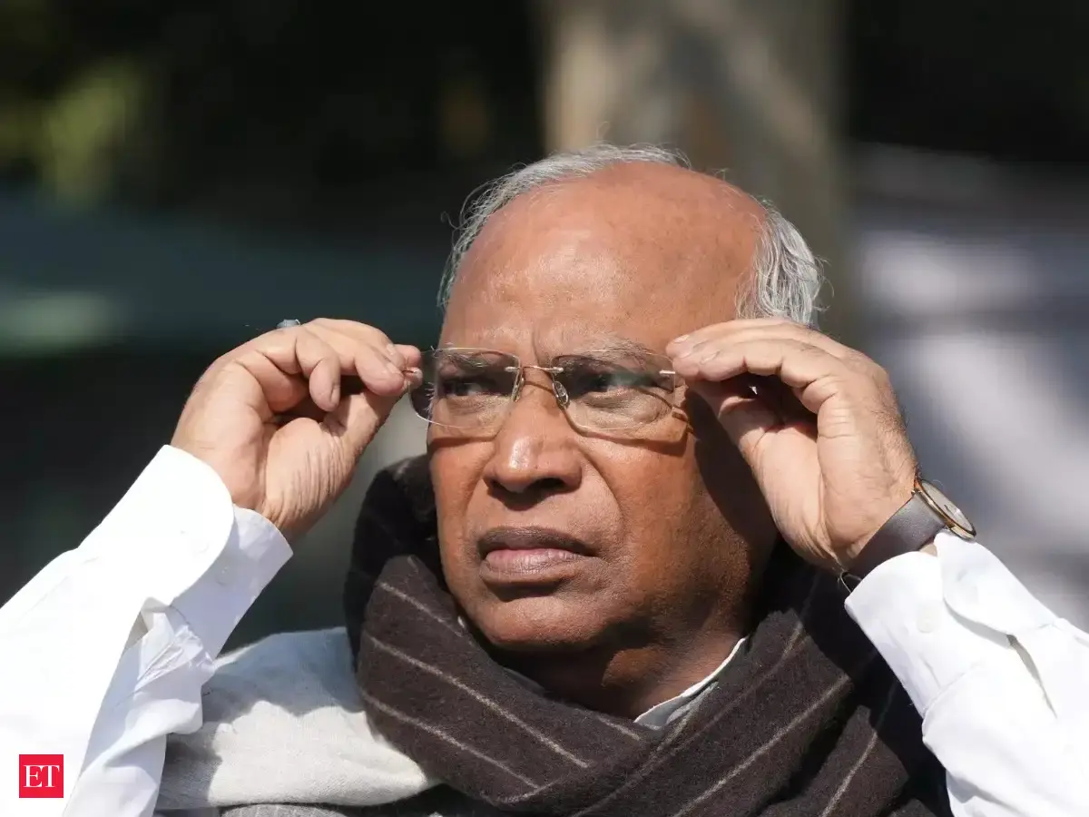 Congress chief Mallikarjun Kharge calls people of Gujarat 'illiterate' in Kerala poll rally
