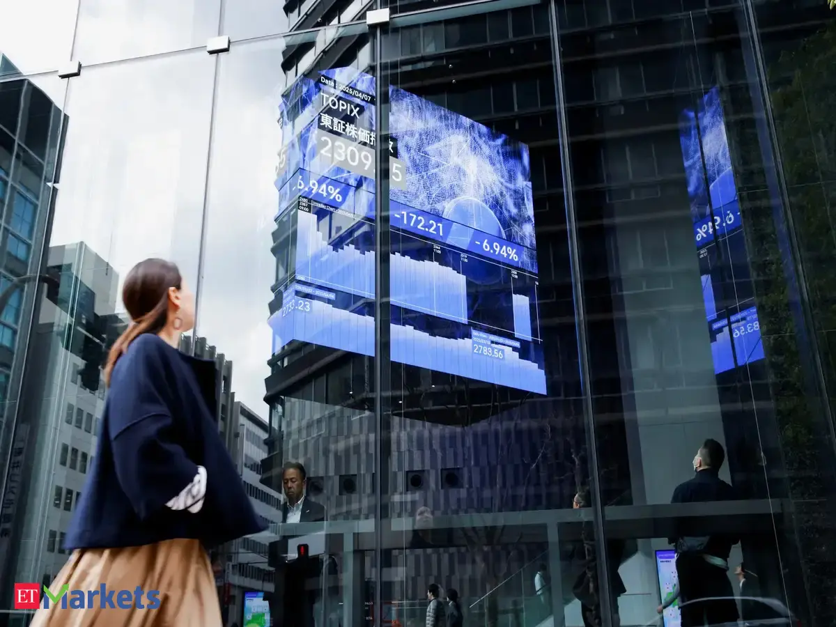 Japan's bond yield curve steepens ahead of 30-year debt auction