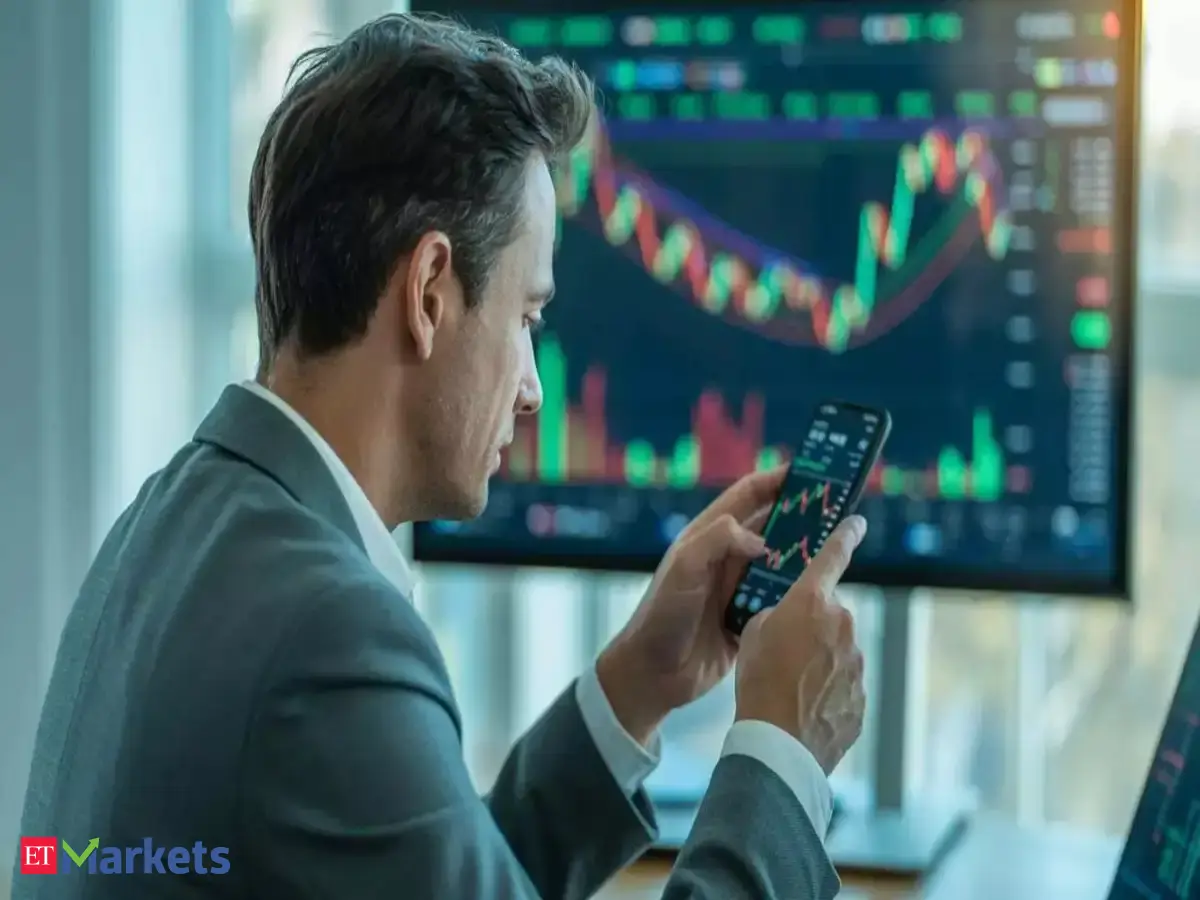 Commodity Radar: Sell gold on rise. 4 technical triggers to support the trade