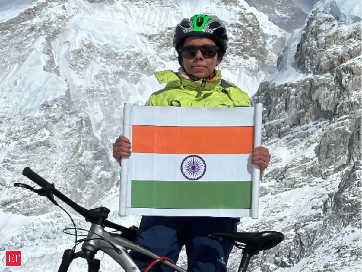 UP woman cycles to Everest Base Camp in 14 days, internet calls it a proud moment for India