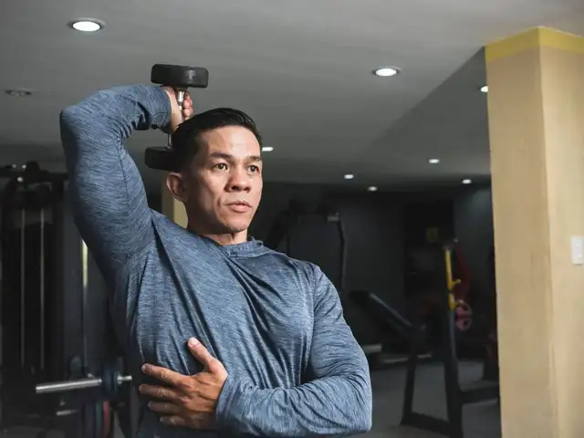 6 tricep workouts for better arm strength - Close-Grip Barbell Bench ...