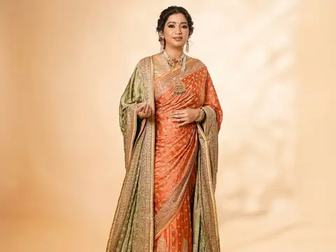 Contrasting green drape adds depth