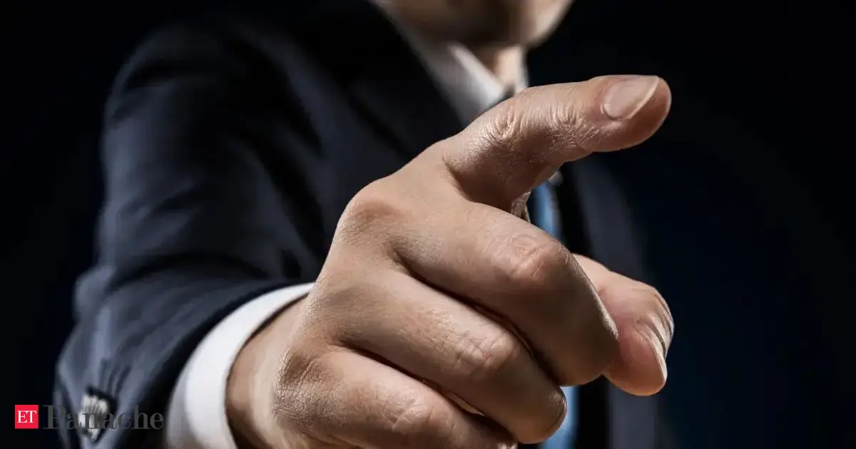Employee declines last-minute weekend shift, boss threatens him with ...
