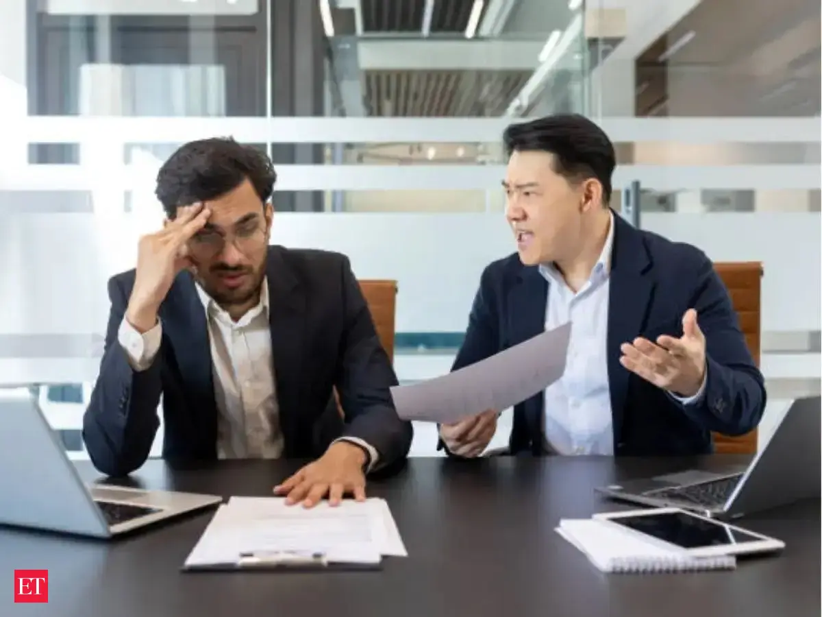 Boss insults employee over unpaid overtime — then faces instant karma