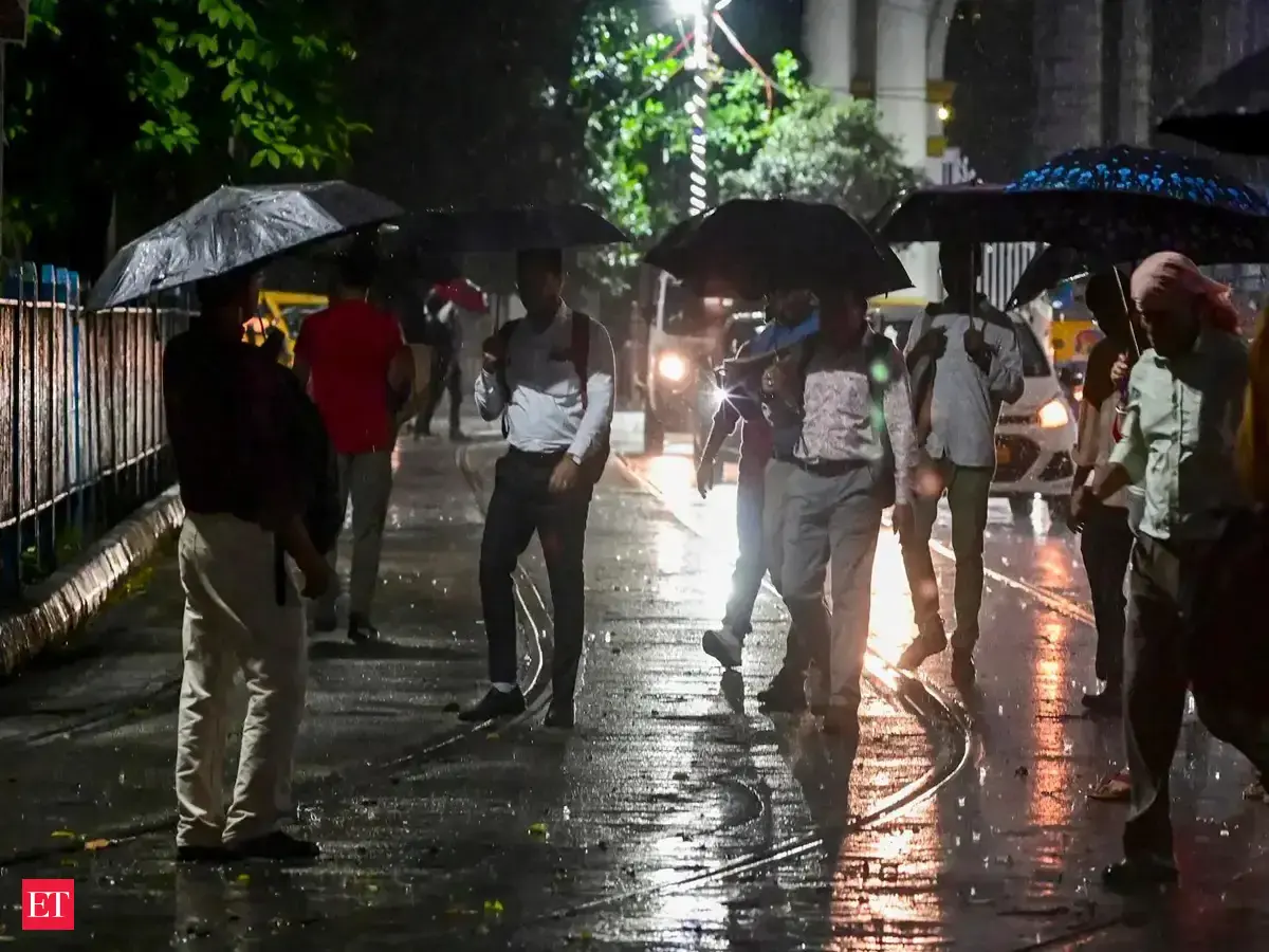 Kolkata weather update: IMD issues orange alert for 'City of Joy' and warns of rain, thundersquall and strong winds; yellow alert for tomorrow