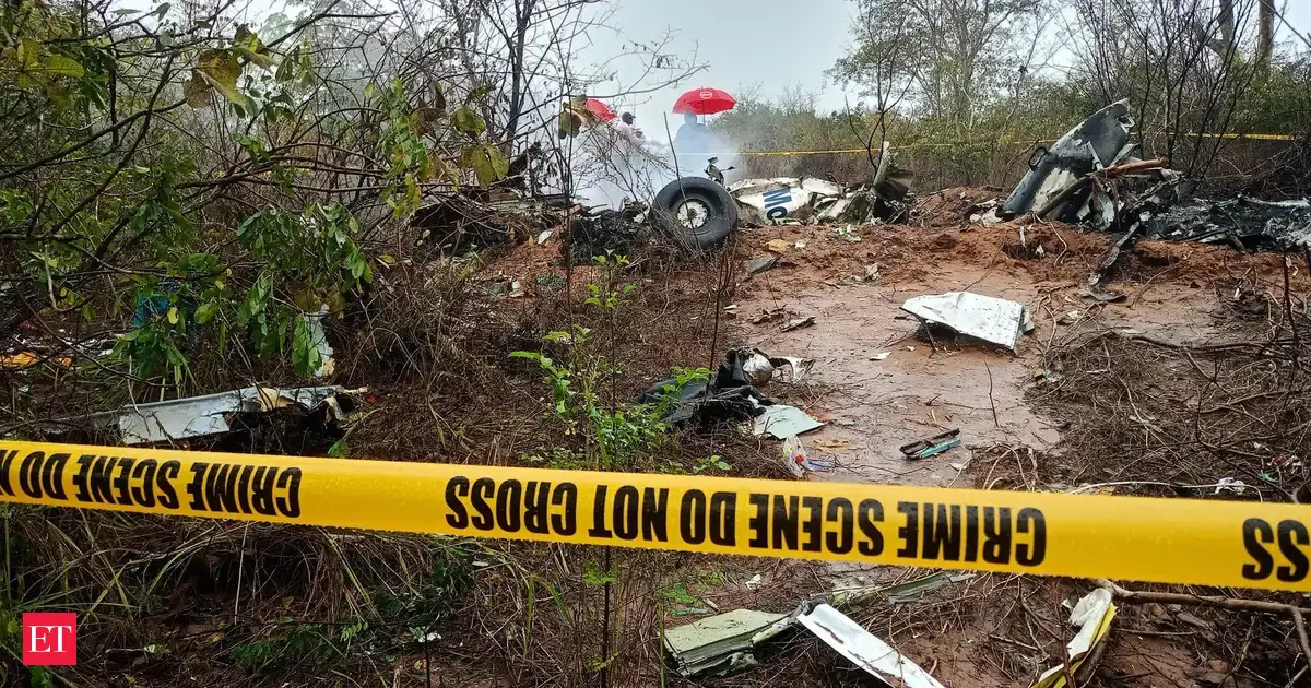 2 killed in plane crash at small airport in Arizona