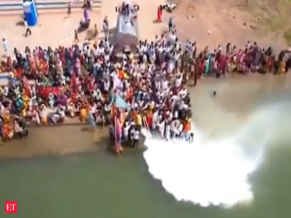 11,000 litres of milk dumped into Narmada; netizens furious
