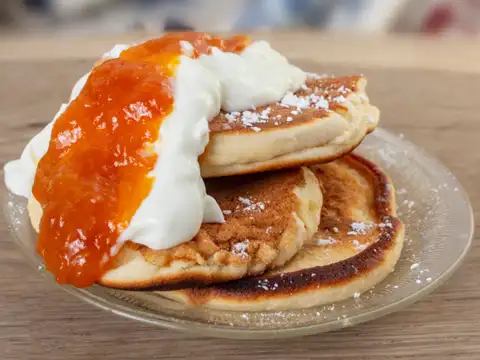 Fruit and honey yoghurt spread