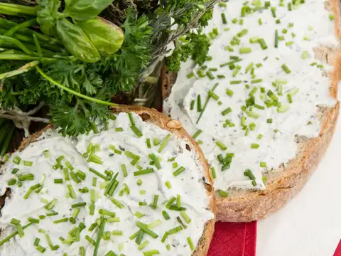 Hung curd herb spread