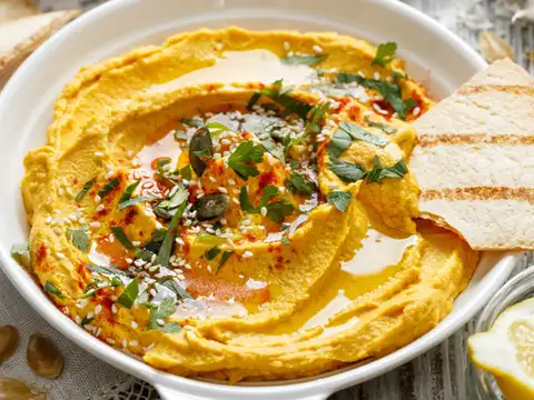 Classic chickpea hummus spread