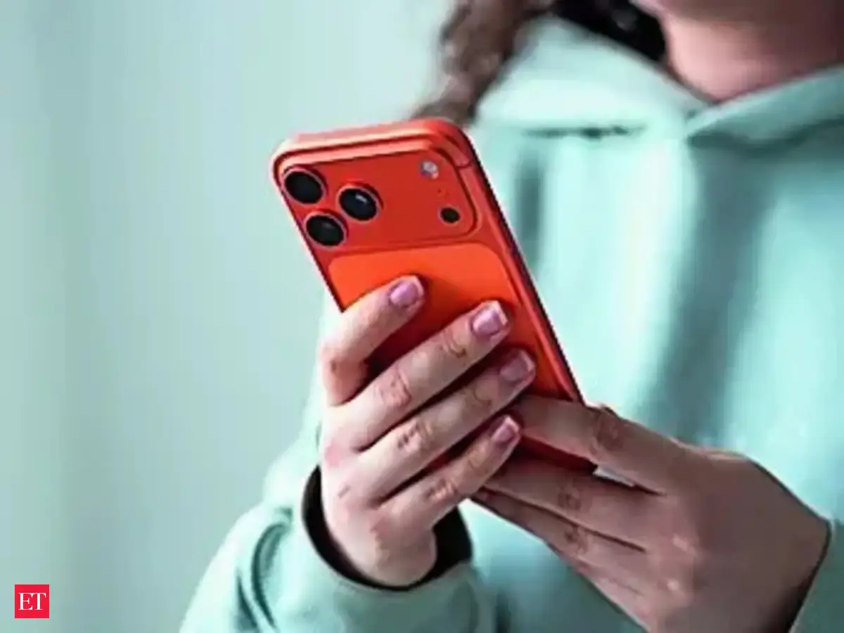 Apple sails through market slump, claims top spot