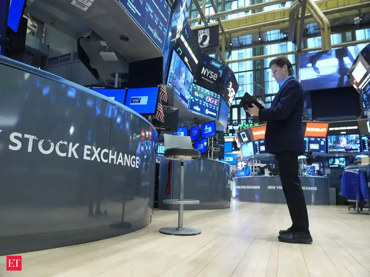 What is US stock market prediction for Monday, and will Dow Jones, S&P 500 and Nasdaq stay in red or turn green? Wall Street prediction and US stocks to watch