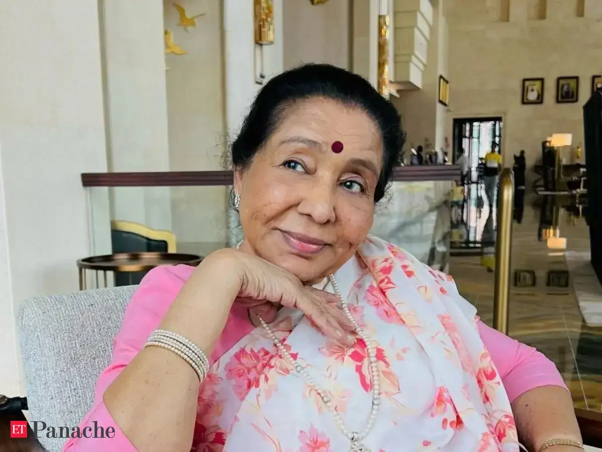 Asha Bhosle won an award the song was missing from the movie. Which was the song and the film?