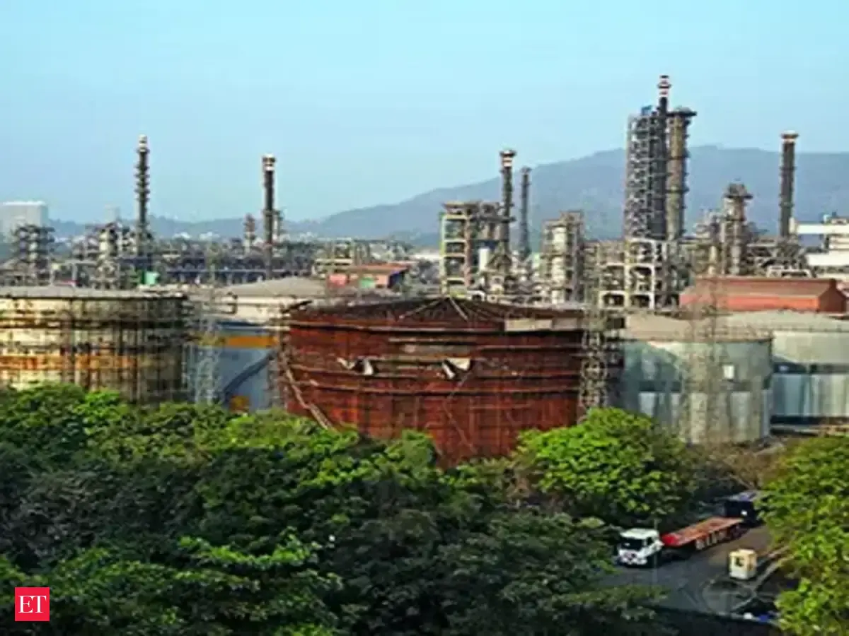 Bangladesh eyes India route to refine Russian crude amid supply crunch