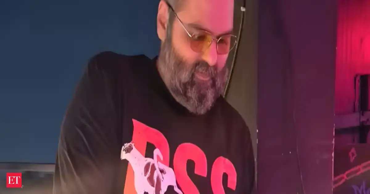 Comedian Kunal Kamra points to Bal Thackeray's cartoon on Indira Gandhi for privilege action