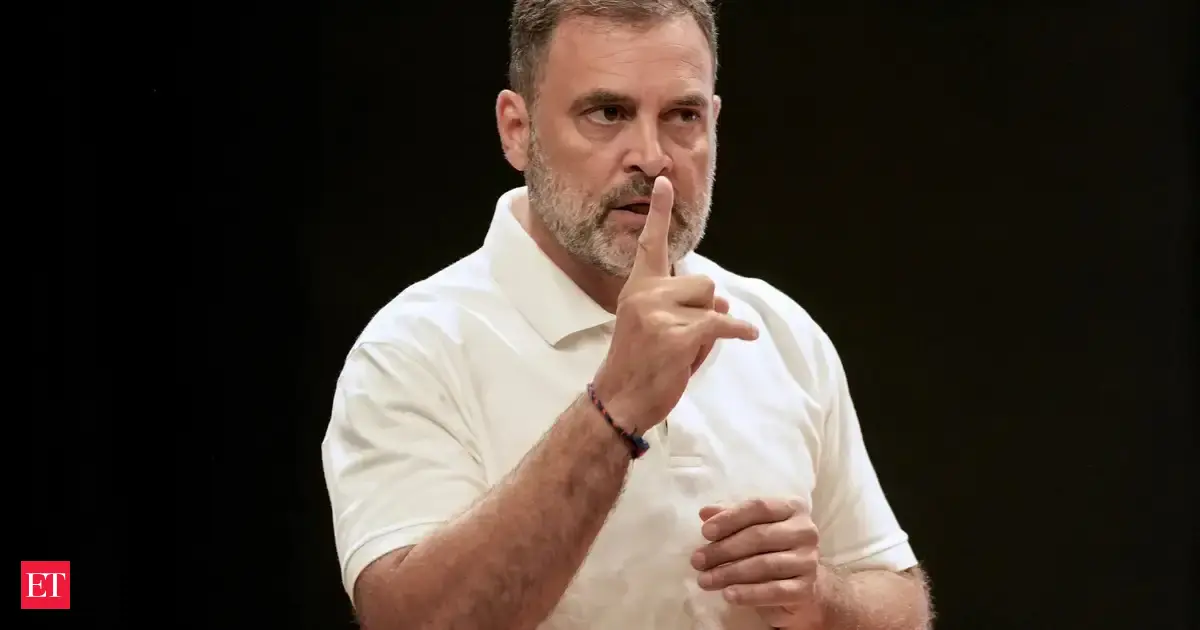 Atmosphere brewing in Congress to remove Rahul Gandhi over poll losses: Devendra Fadnavis