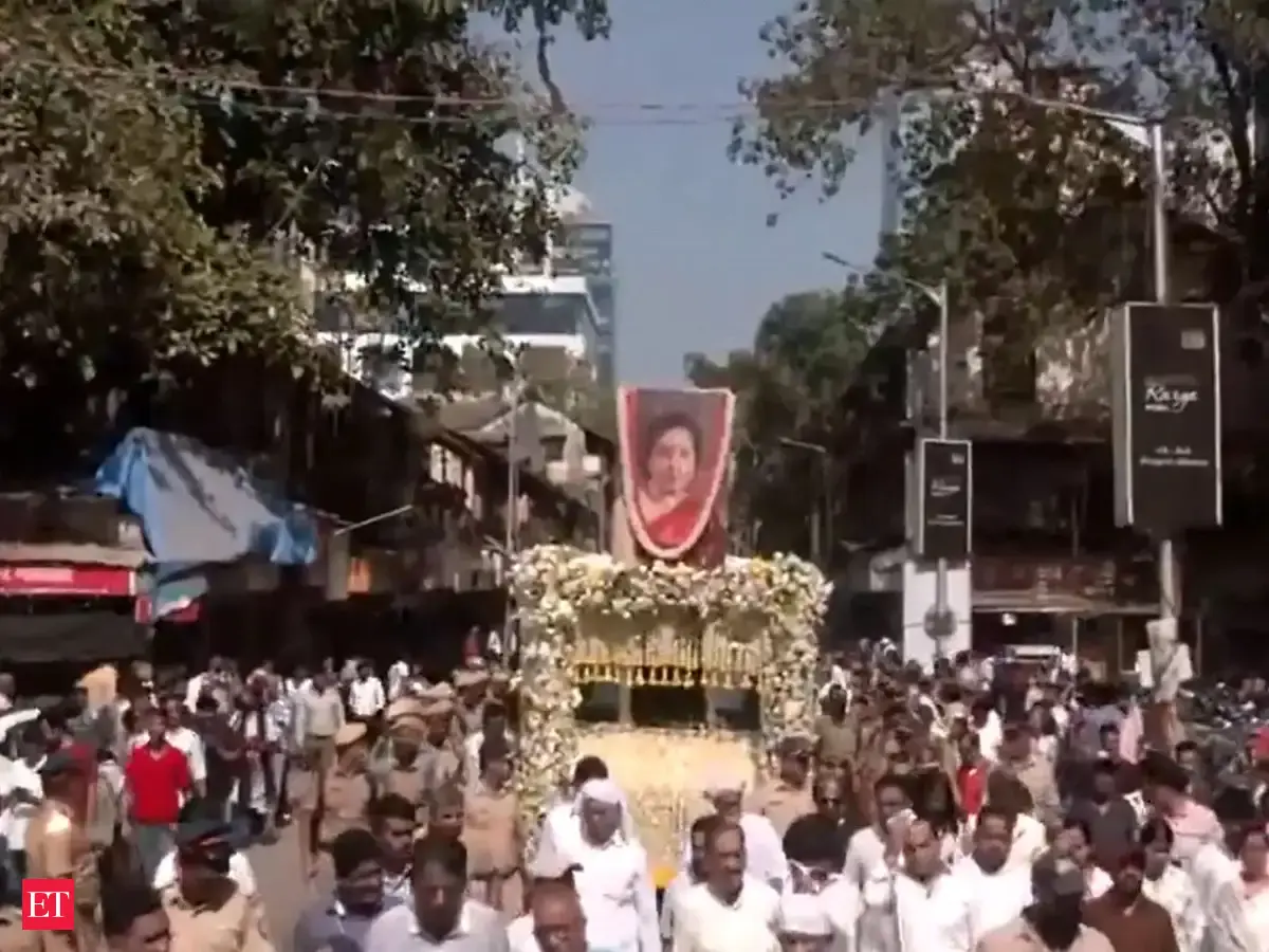 Legendary singer Asha Bhosle cremated with state honours, Mumbai pays final tribute