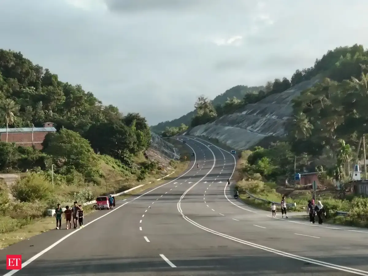 Road ministry to charge up to four times the base fare from 40% overloaded vehicles on National Highways