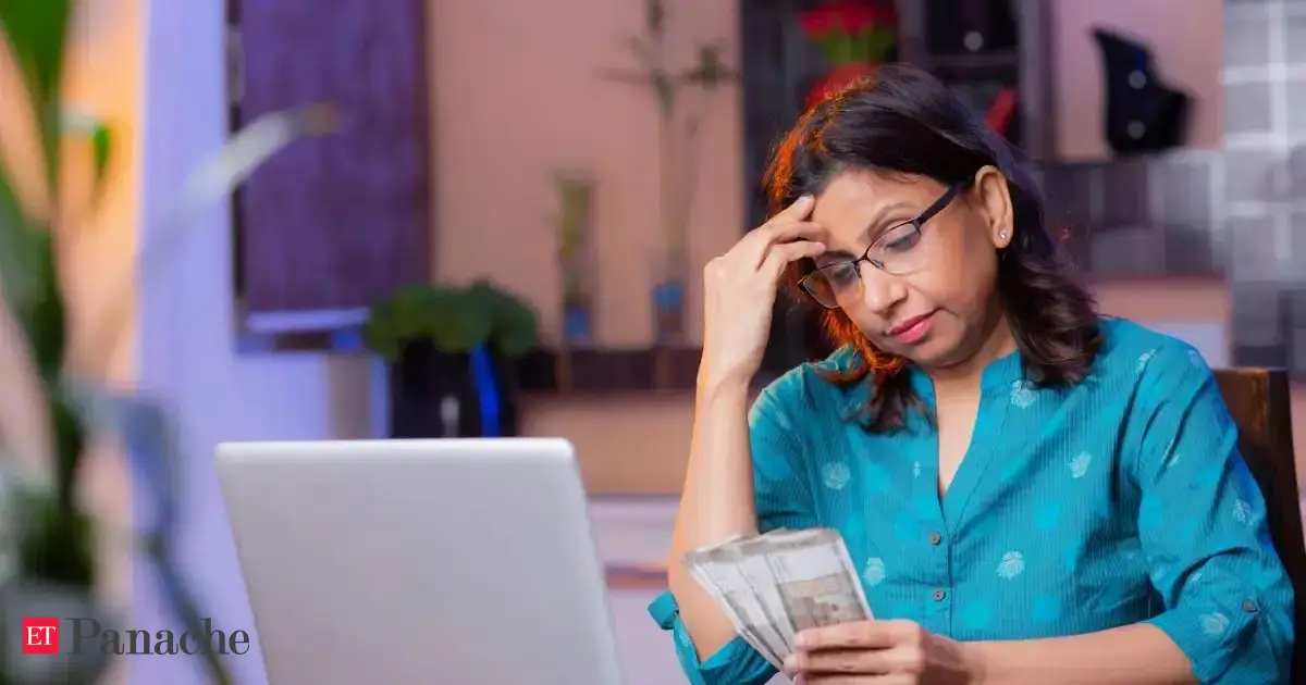 Indian Middle Class Faces Savings Crisis Despite Salary Hikes, CA Warns of 2026 Financial Strain