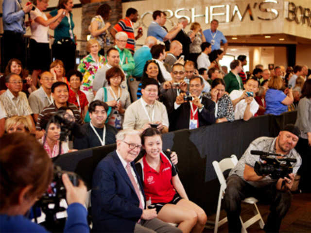 Warren Buffett poses for picture with Olympian Ariel Hsing