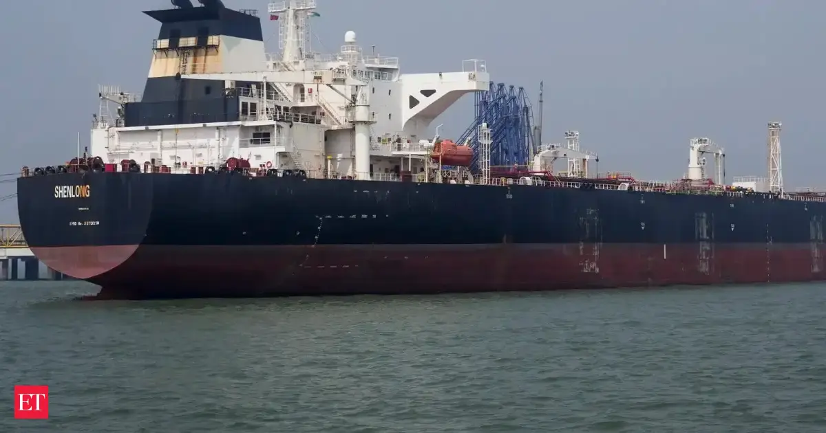 US announces new sanctions on Iranian oil as it holds Hormuz 'hostage'