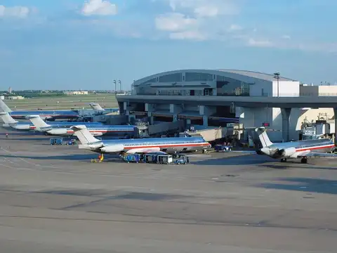 Dallas/Fort Worth International Airport (DFW)