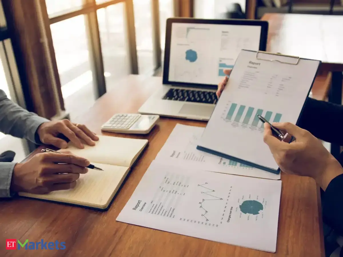  FIIs, retail investors raise stakes in 7 midcap stocks in Q4; stocks slip up to 27%