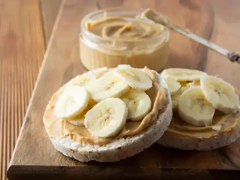 Banana and Peanut Butter Rice Cakes