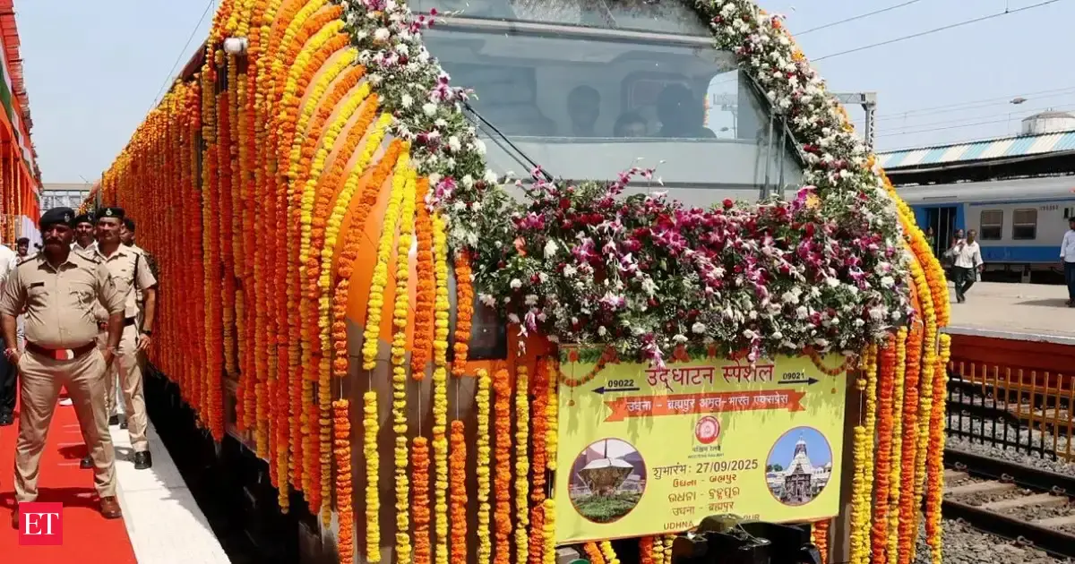 Summer vacations, industrial slowdown triggers massive passenger rush at Surat's Udhna railway station