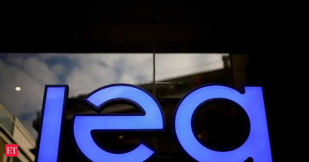 Increase in renewable energy curbs emissions growth in 2025, IEA says