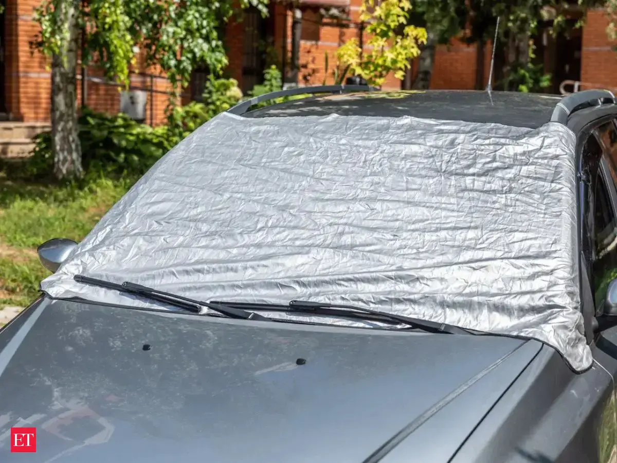 5 simple ways to keep the car cool without parking in shade - Use a High-Quality Front Windshield Sunshade