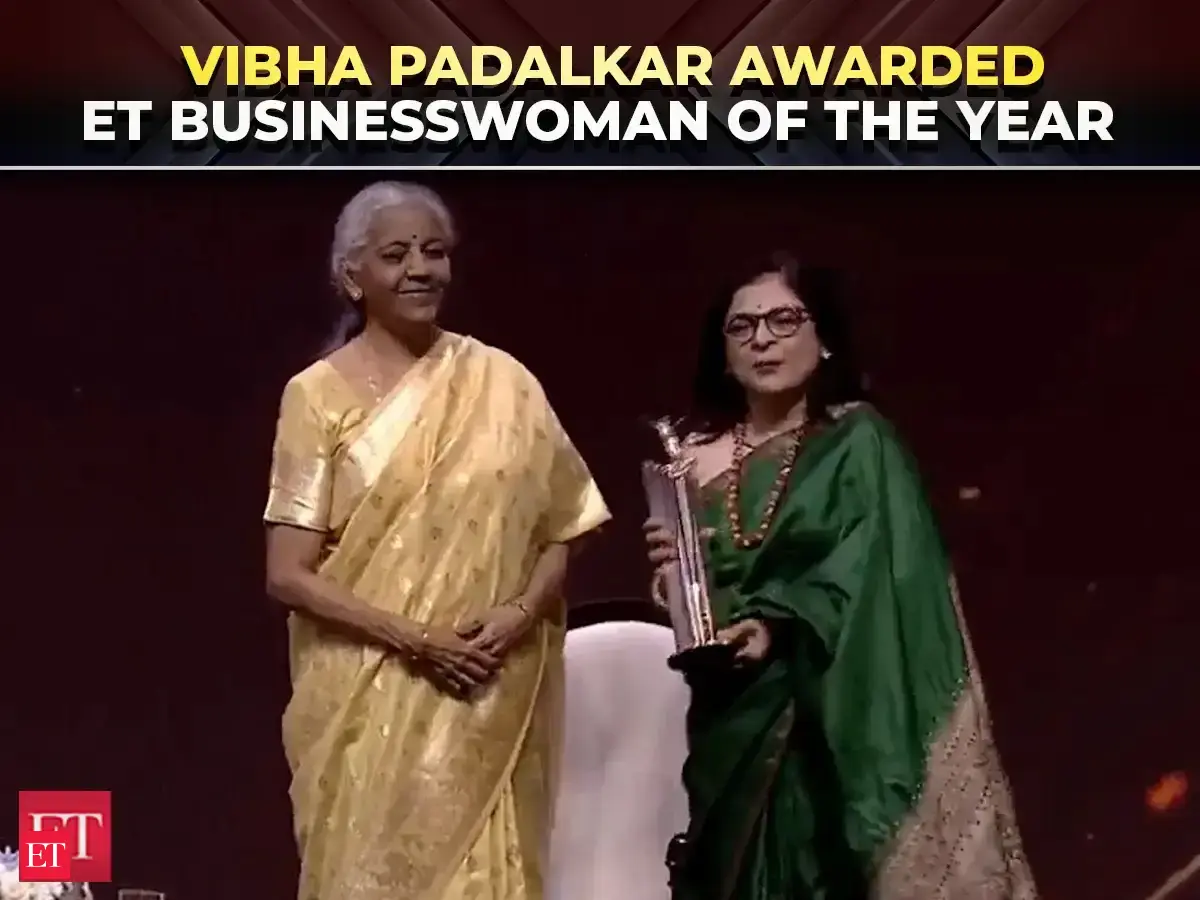 ET Awards 2025 | Vibha Padalkar, MD &amp; CEO of HDFC Life Insurance  awarded Businesswoman of the Year