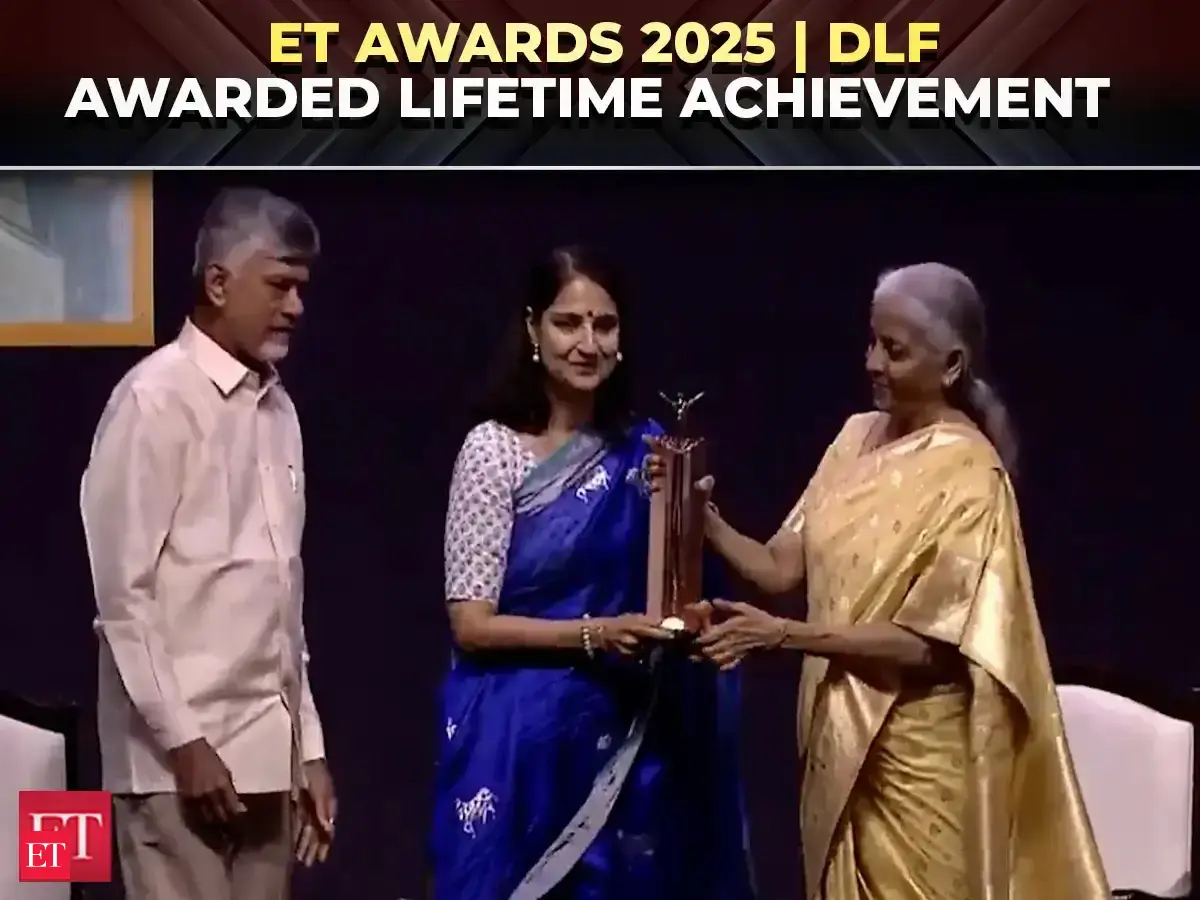ET Awards 2025 | Pia Singh accepts Lifetime Achievement Award on behalf of Kushal Pal Singh Chairman Emeritus, DLF