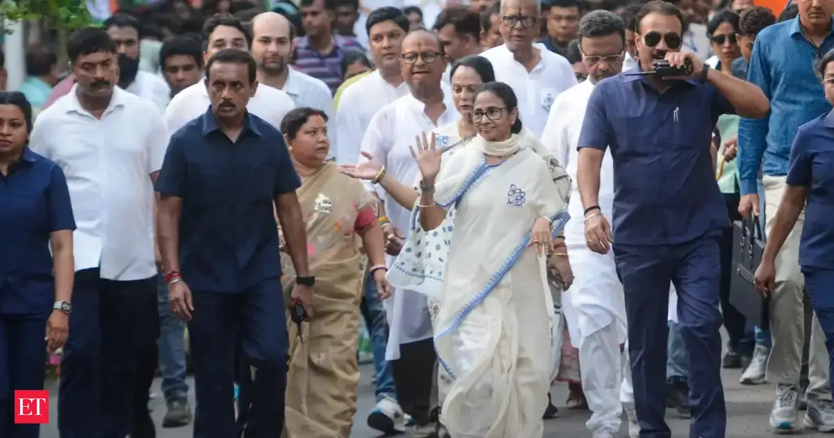 Showdown in Bhabanipur: Chaos erupts as Mamata Banerjee, Suvendu Adhikari hold rival rallies 100 metres ap