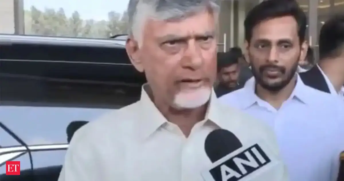 Andhra CM reviews fuel shortage situation, 421 petrol bunks shut amid panic buying