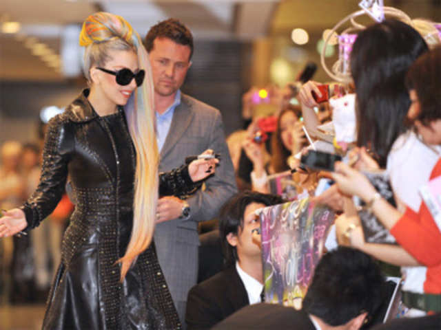 Lady Gaga welcomed by Japanese fans