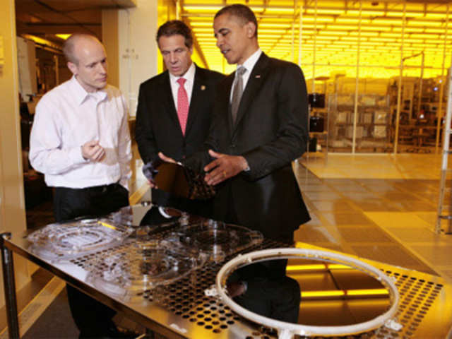 Obama tours Nano-Tech Complex, New York