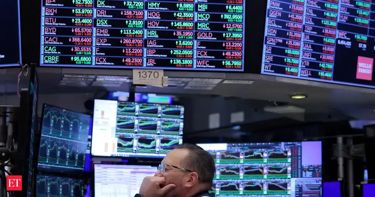 US Markets Drop as AI Jitters and Oil Surge