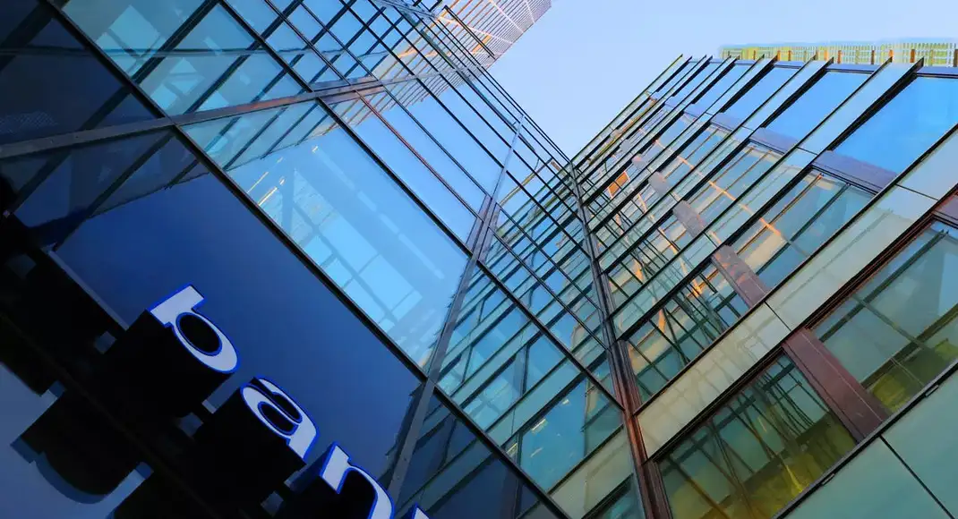 These 8 private and public banking stocks have an upside of up to 35% in one year, according to analysts