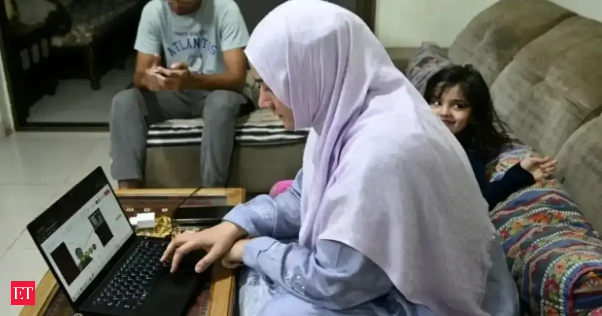 Going online helps Pakistan's women doctors back to work