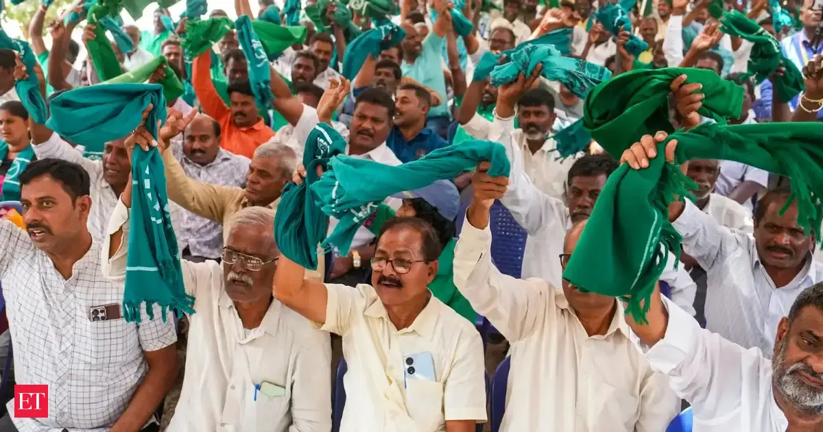 Karnataka: Farmers, police clash amid protest against KIADB land acquisition