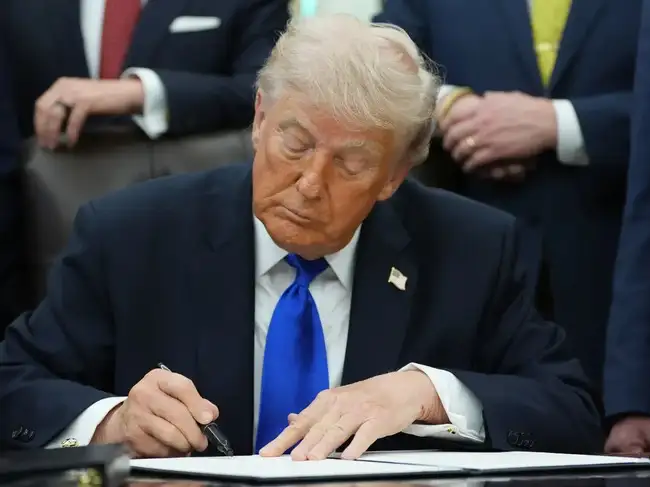 Trump says 25% tariff on EU cars, trucks imports to kick in next week ...