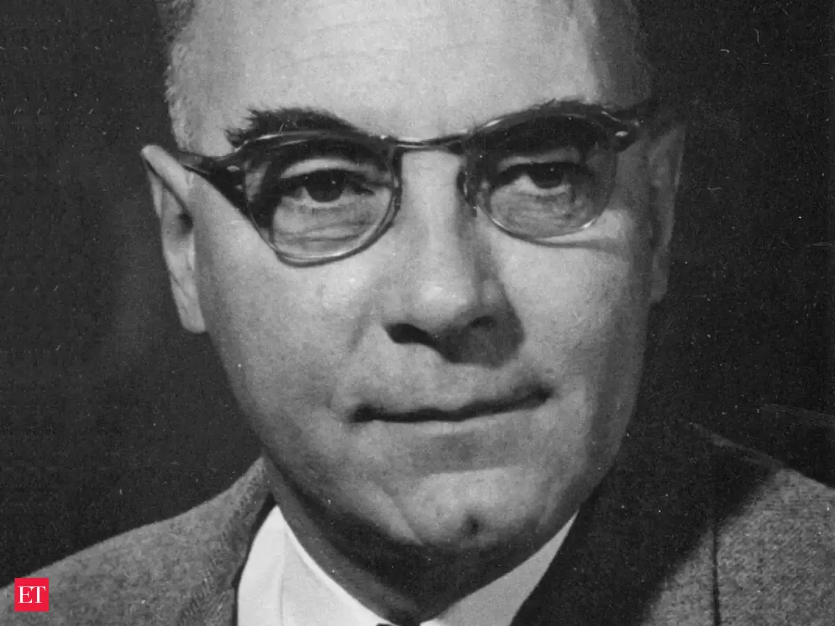 In 1932, Carl Anderson Saw a Particle Curve the Wrong Way, And Discovered the Positron