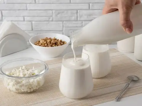 Muesli and Cold Milk with Apple Slices