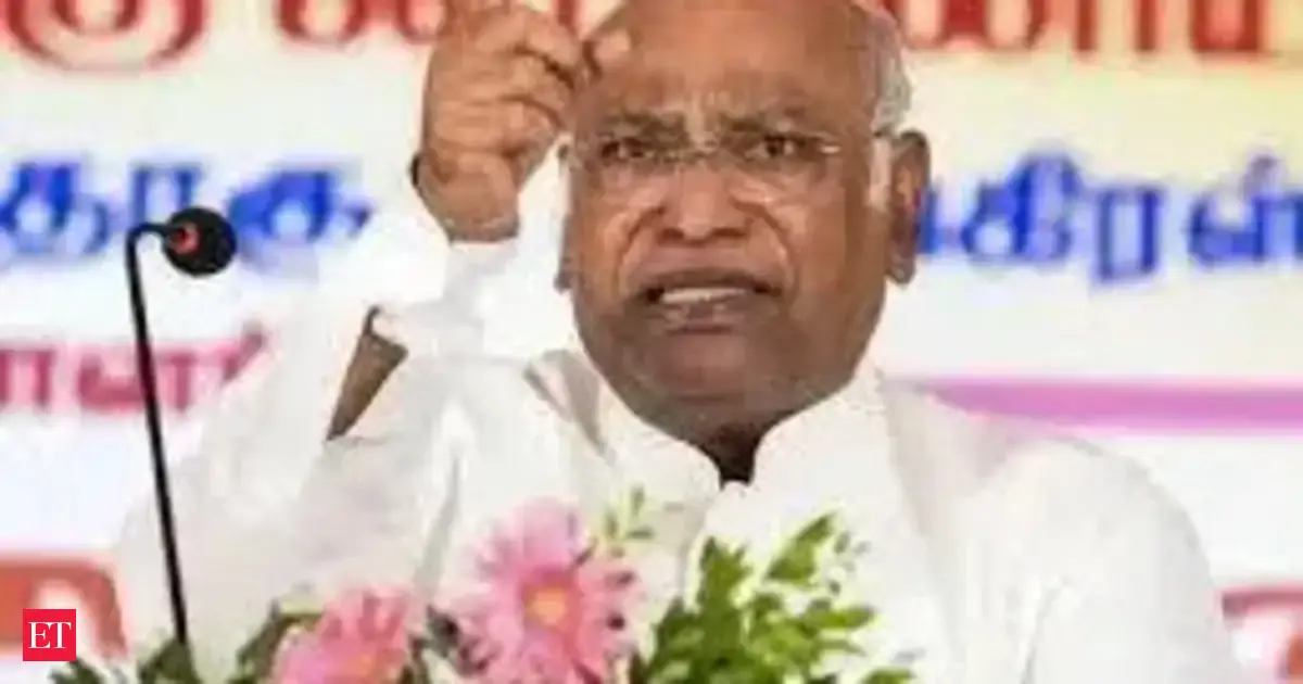 Cong top brass huddle in Delhi over govt formation in Kerala, decide on CM