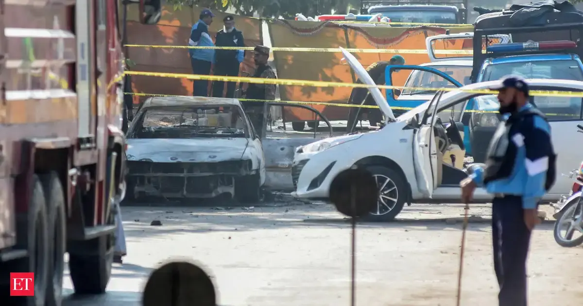 Car bomb attack kills at least 12 in Pakistan 