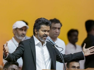 Vijay's transformation as 'Muthalvan' from 'Thalapathy'