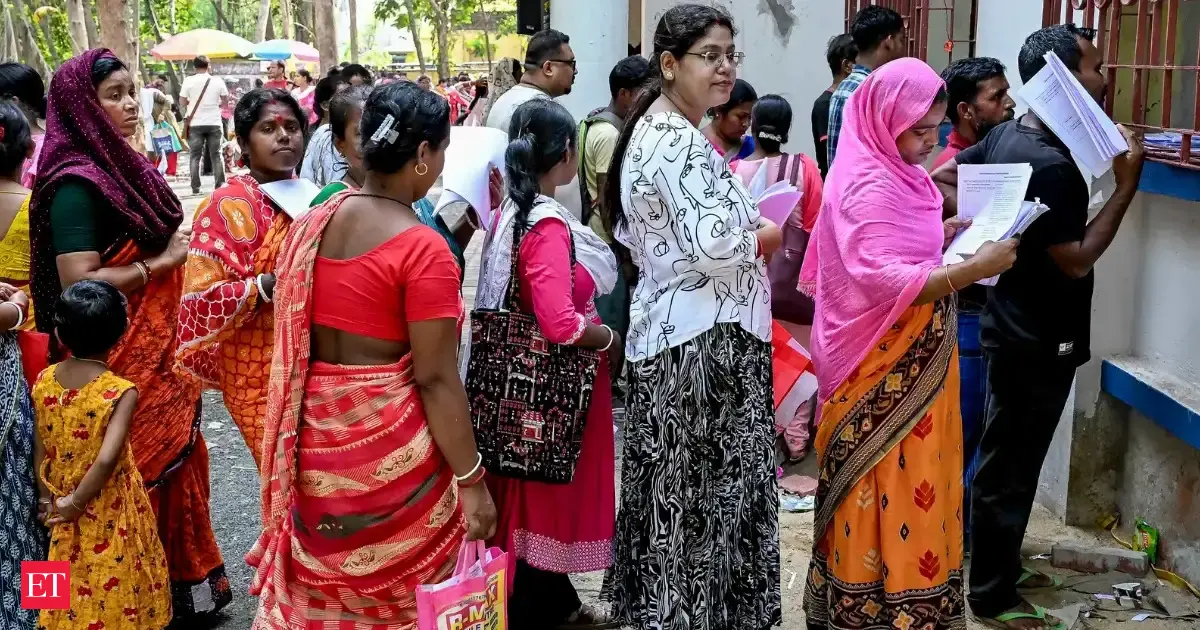SC asks Mamata Banerjee, TMC leaders to file fresh pleas on SIR-linked victory margins