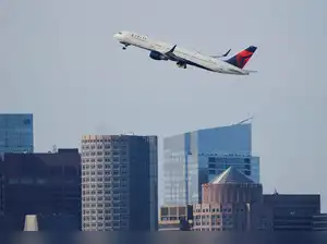 FILE PHOTO: Airline flights cut at major US airports due to shutdown in Boston