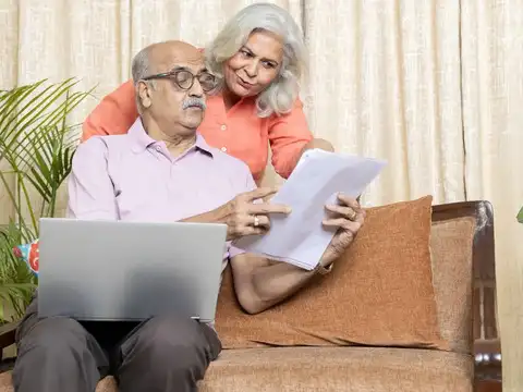  How does the proposed NPS pension model work?